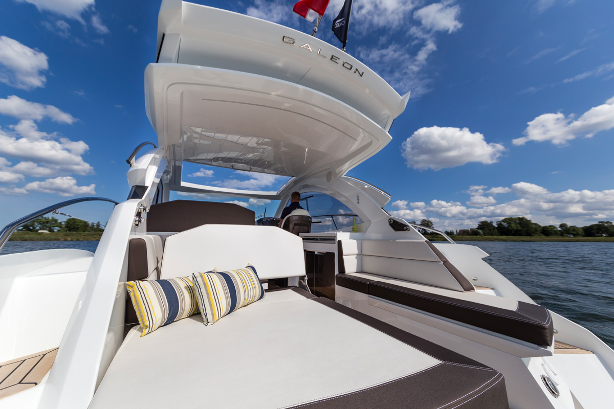 GALEON 335 HTS bain de soleil arrière