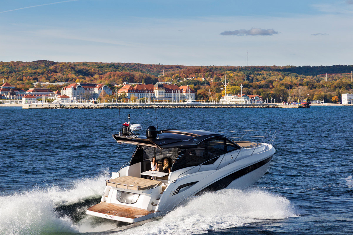 Galeon 425 HTS exterieur arrière