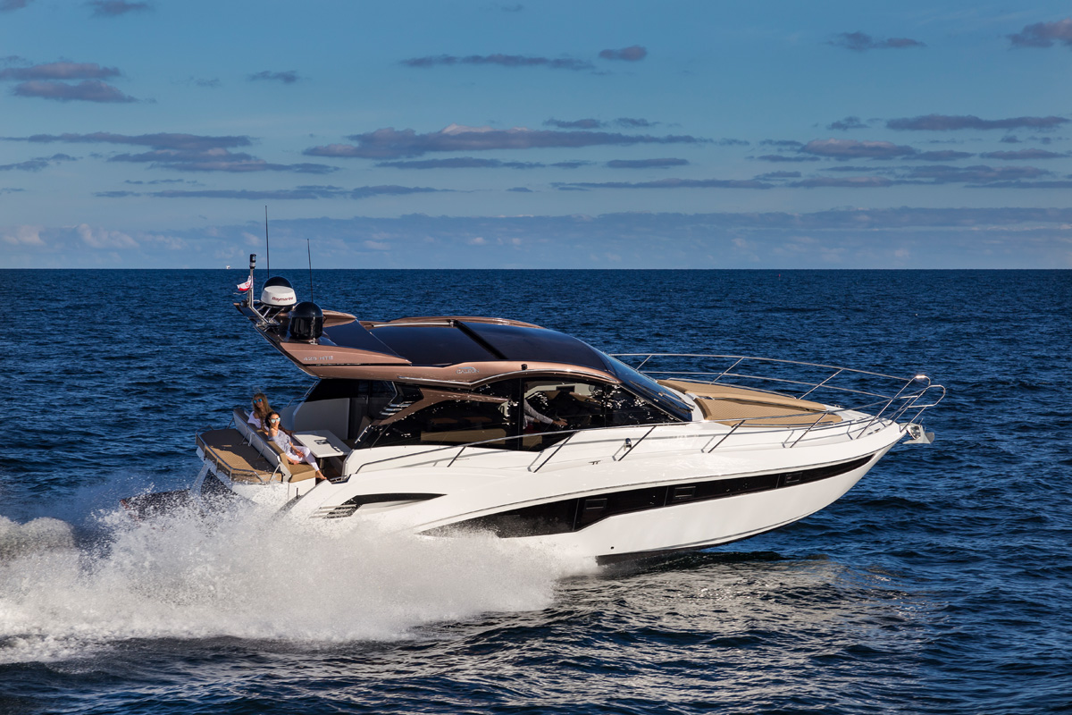 Galeon 425 HTS exterieur droit