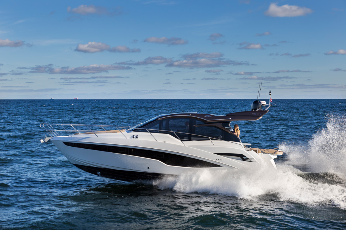 Galeon 425 HTS exterieur gauche