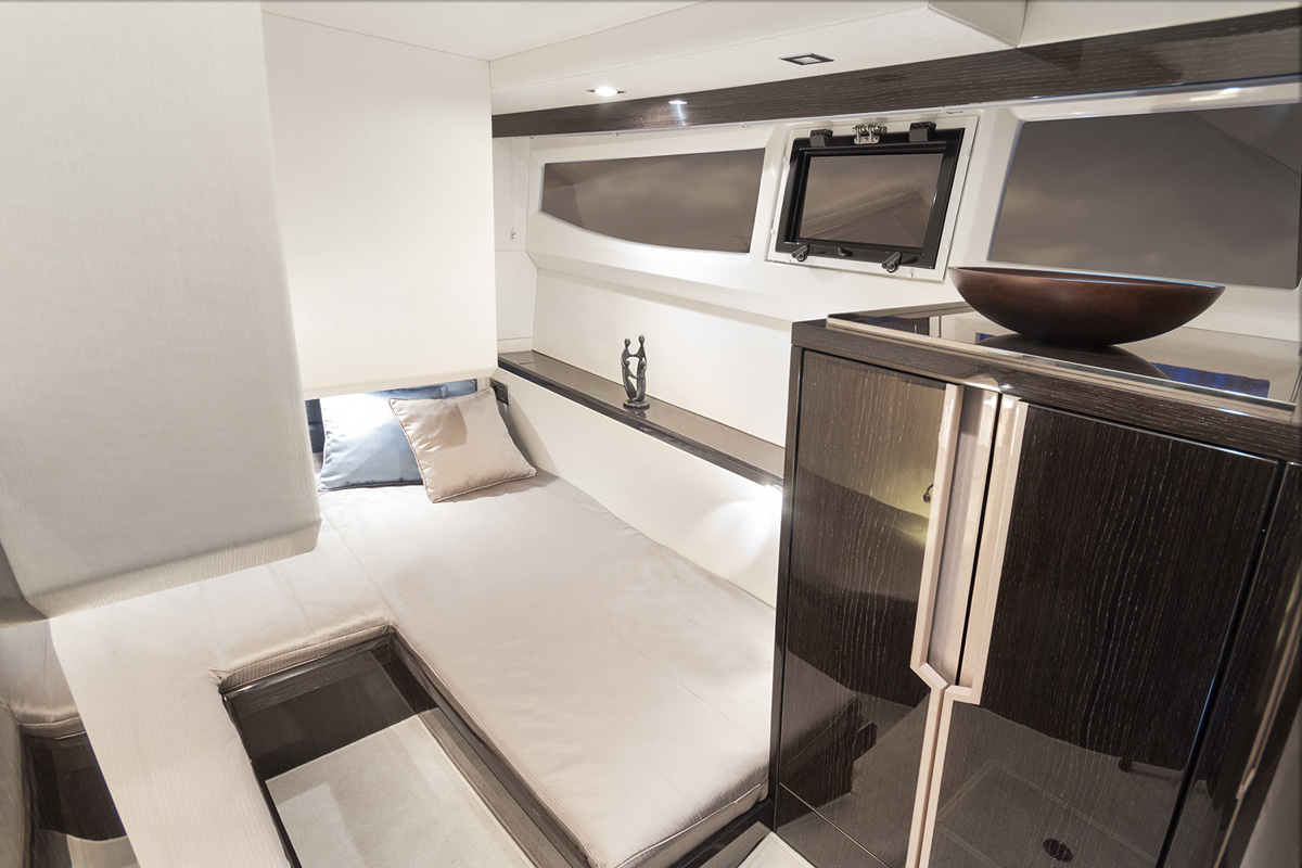 Galeon 430 SKYDECK cabine double