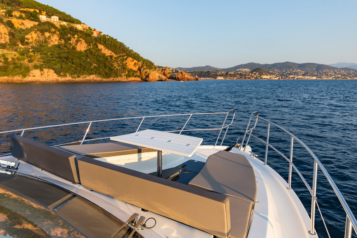 Galeon 460 FLY bain de soleil avant convertible