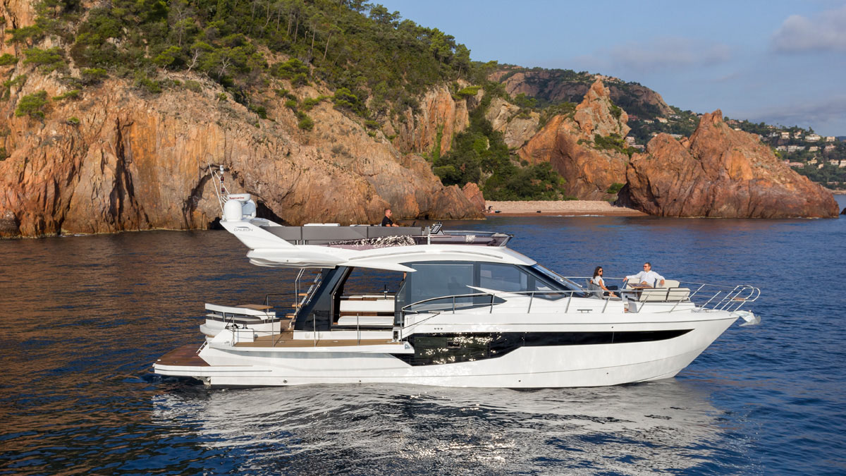 Galeon 500 FLY carré avant