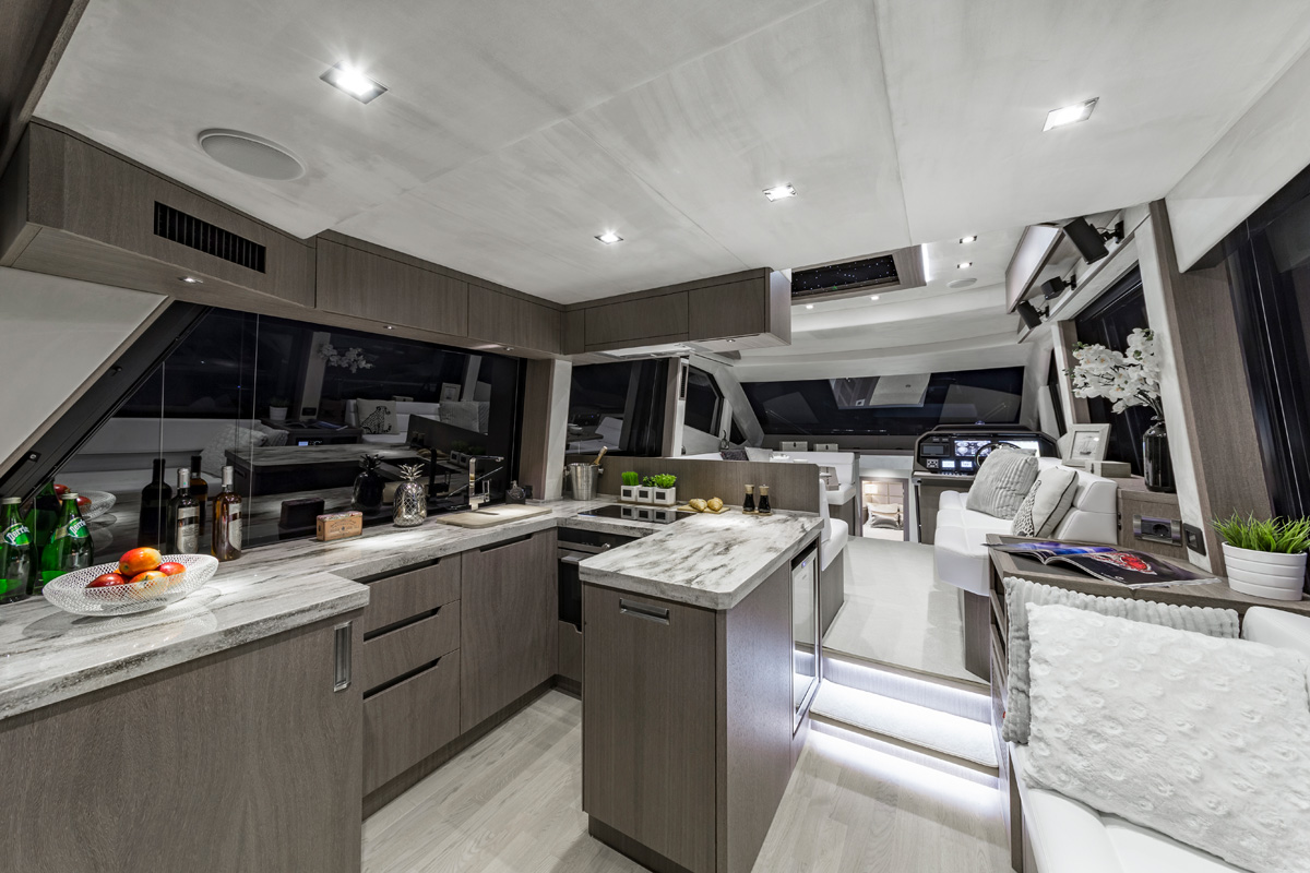 Galeon 500 FLY cuisine