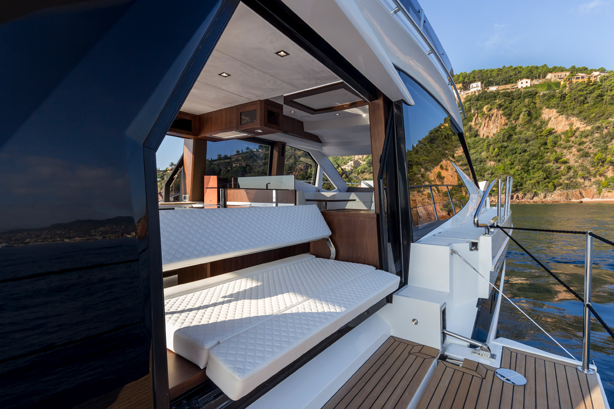 Galeon 500 FLY dossier pivotant