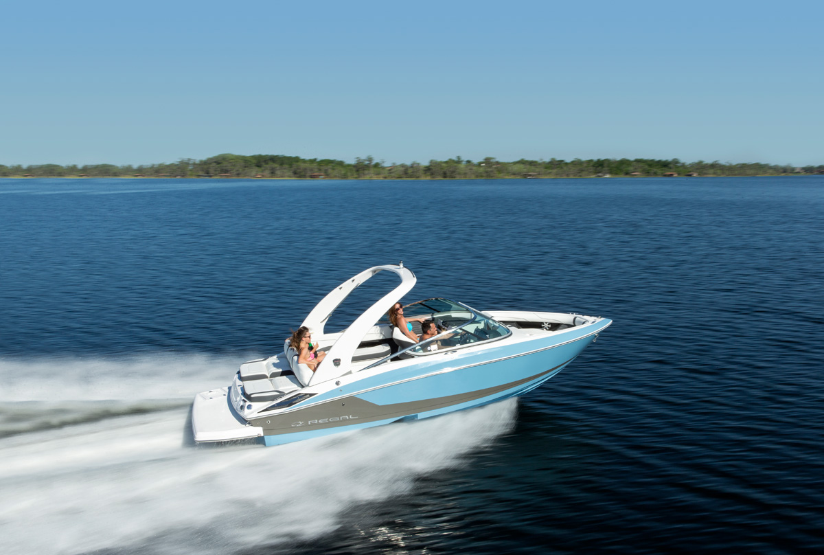 Regal 2300 exterieur droite