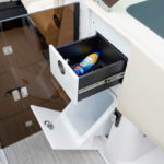 Regal 2800 rangements console pilotage