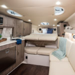 Regal 33 XO cabine