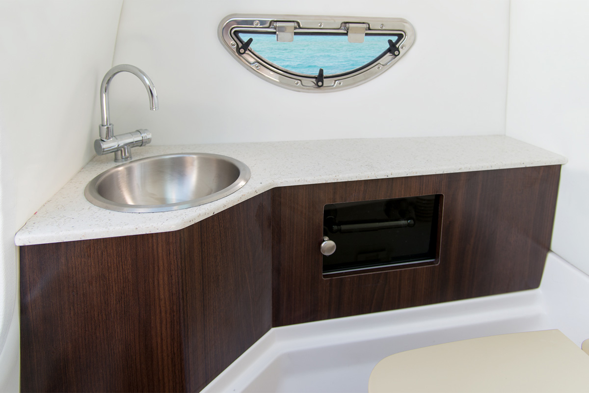 Regal 26 FasDeck toilettes