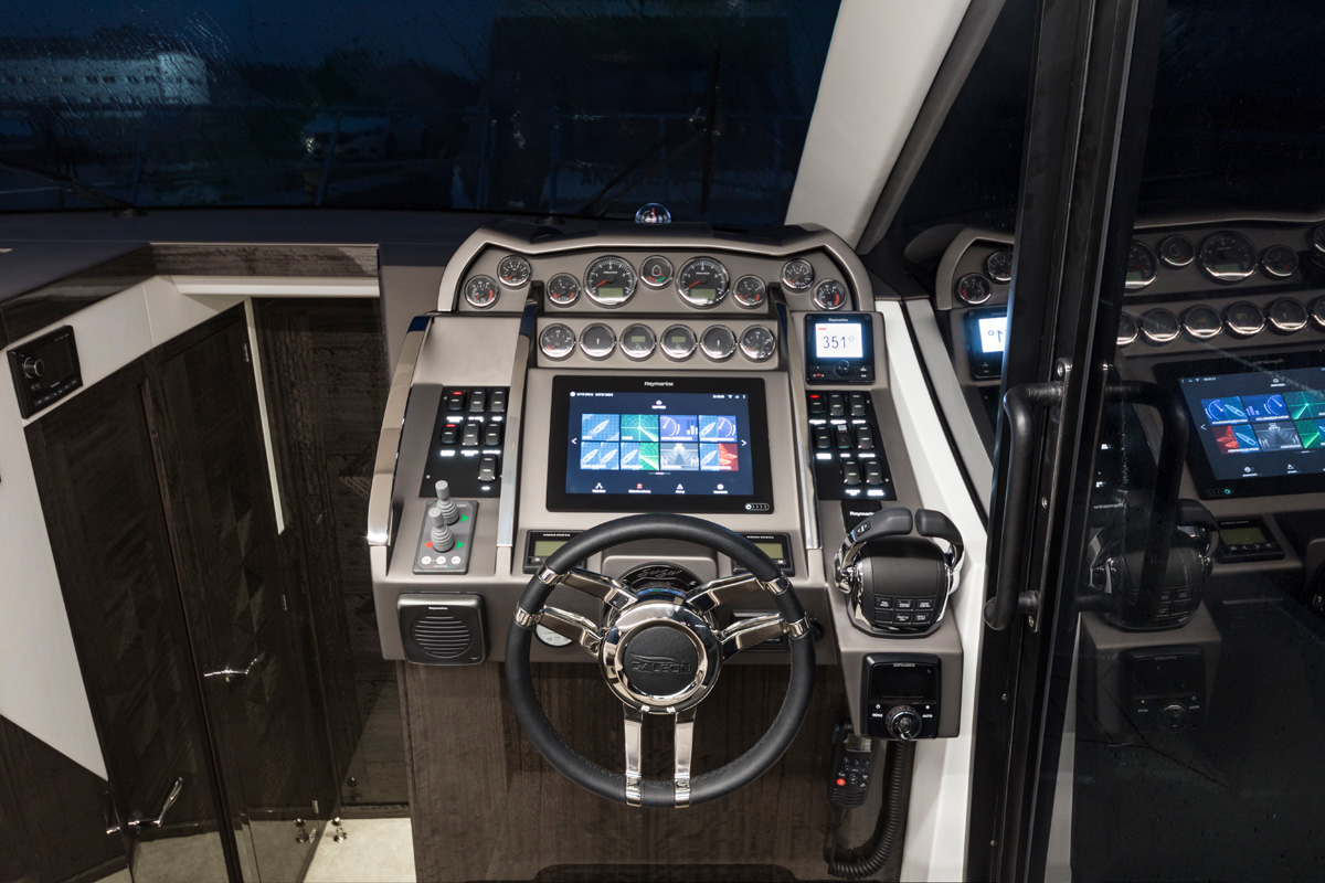 GALEON 360 FLY poste pilotage cockpit