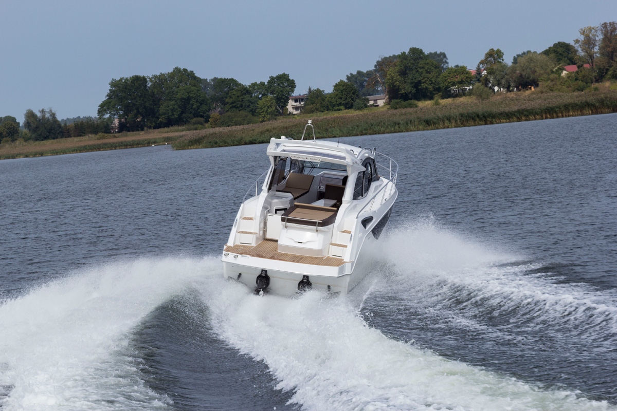 Galeon 305 HTS arrière