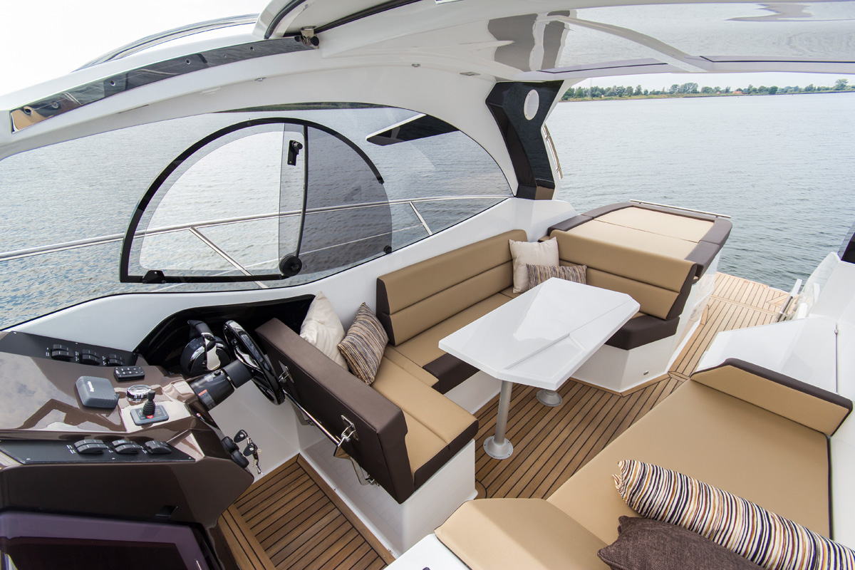 Galeon 305 HTS méridienne