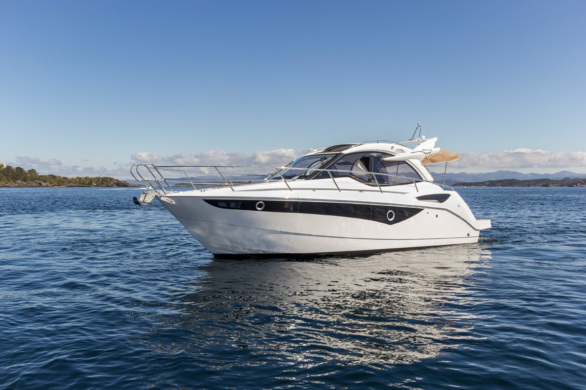 Galeon 305 HTS profil gauche