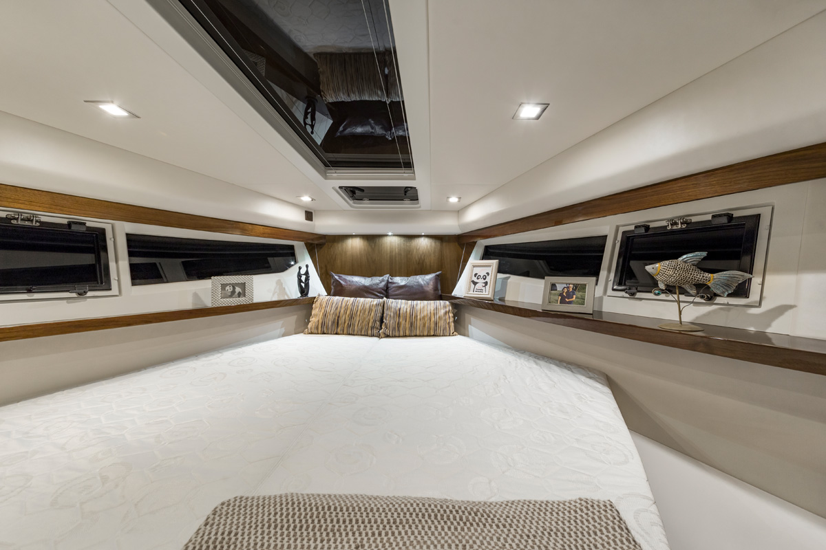 Galeon 365 HTS cabine pointe