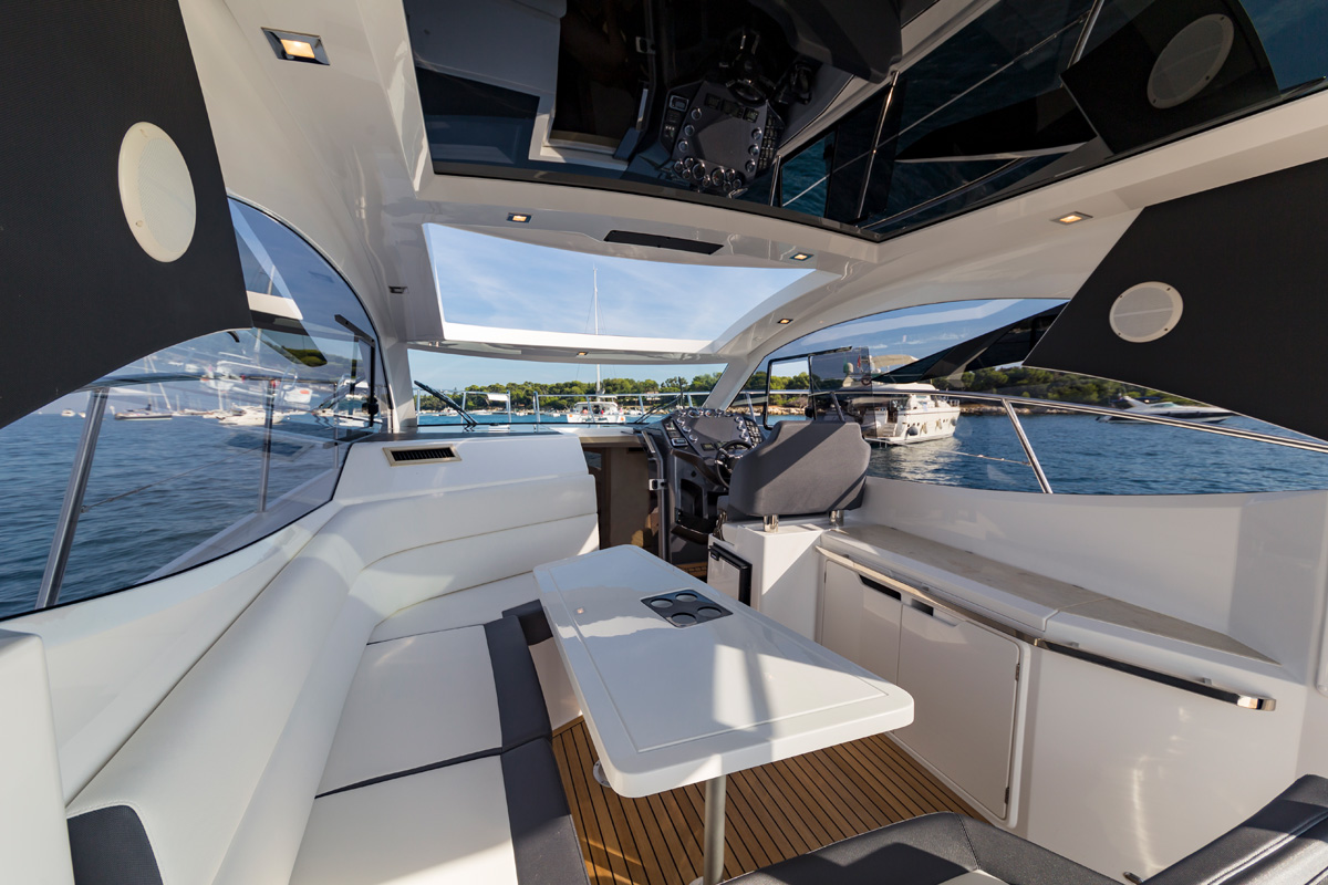 Galeon 365 HTS cockpit