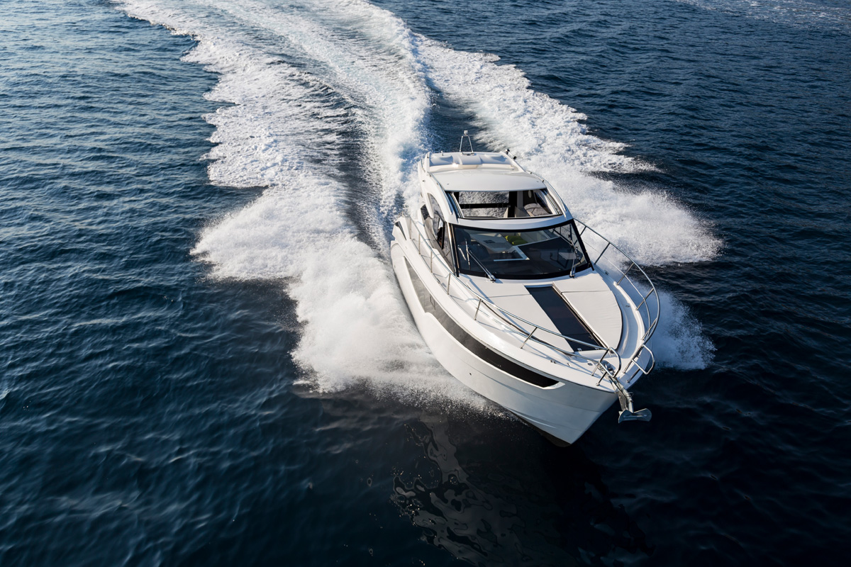 Galeon 365 HTS exterieur avant