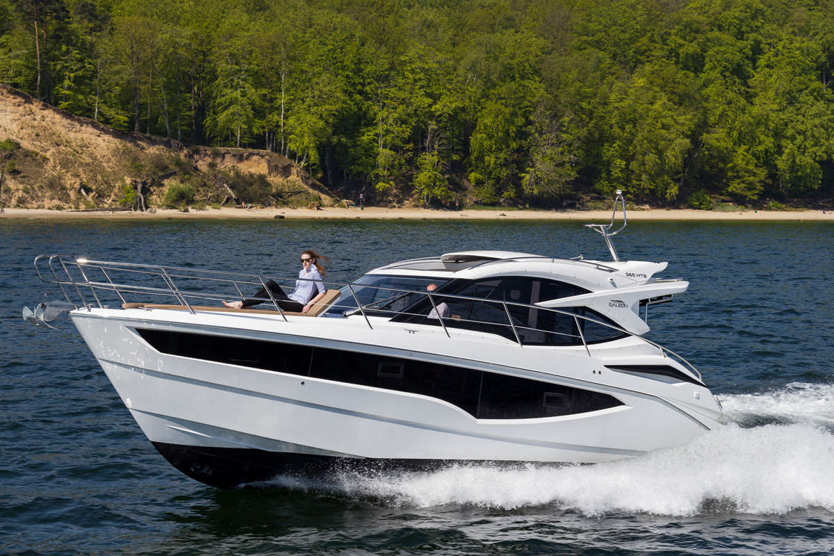 Galeon 365 HTS exterieur gauche