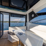 Galeon 365 HTS salon cockpit