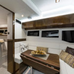 Galeon 365 HTS salon intérieur