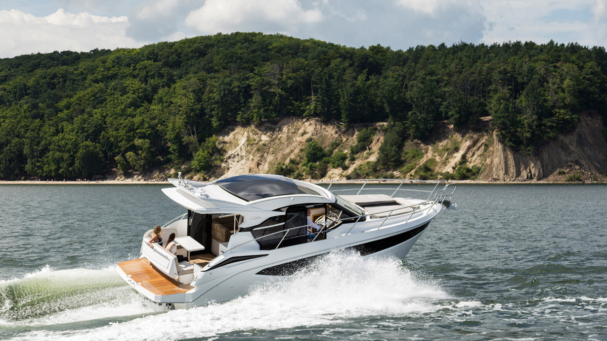 Galeon 370 HTC exterieur droit