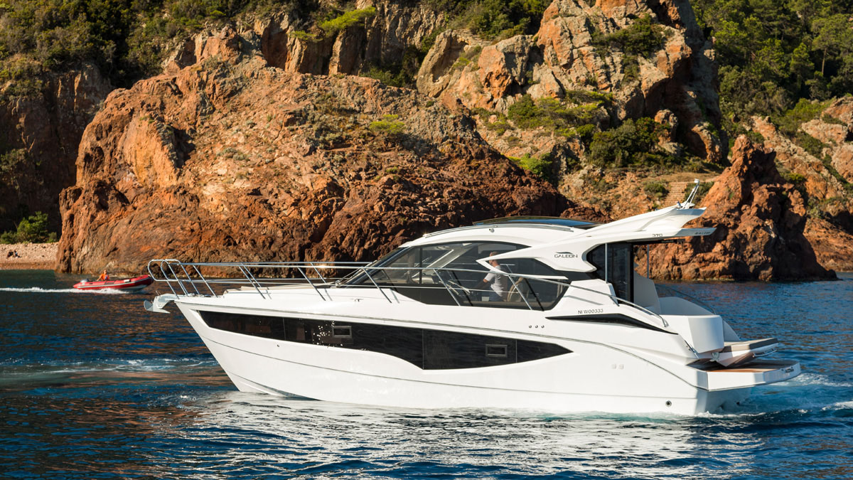 Galeon 370 HTC exterieur gauche