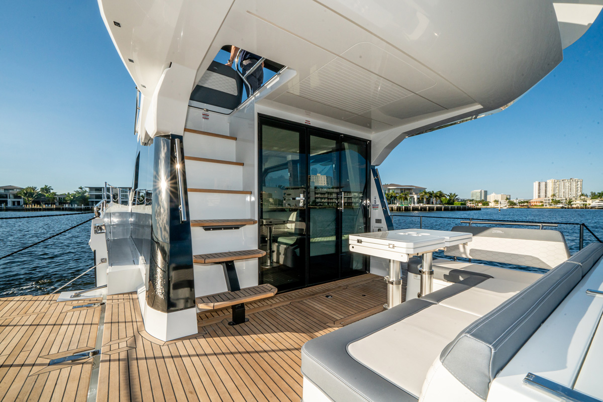 Galeon 400 FLY arrière