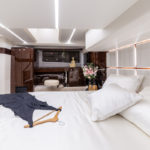 Galeon 400 FLY salle d'eau cabine principale