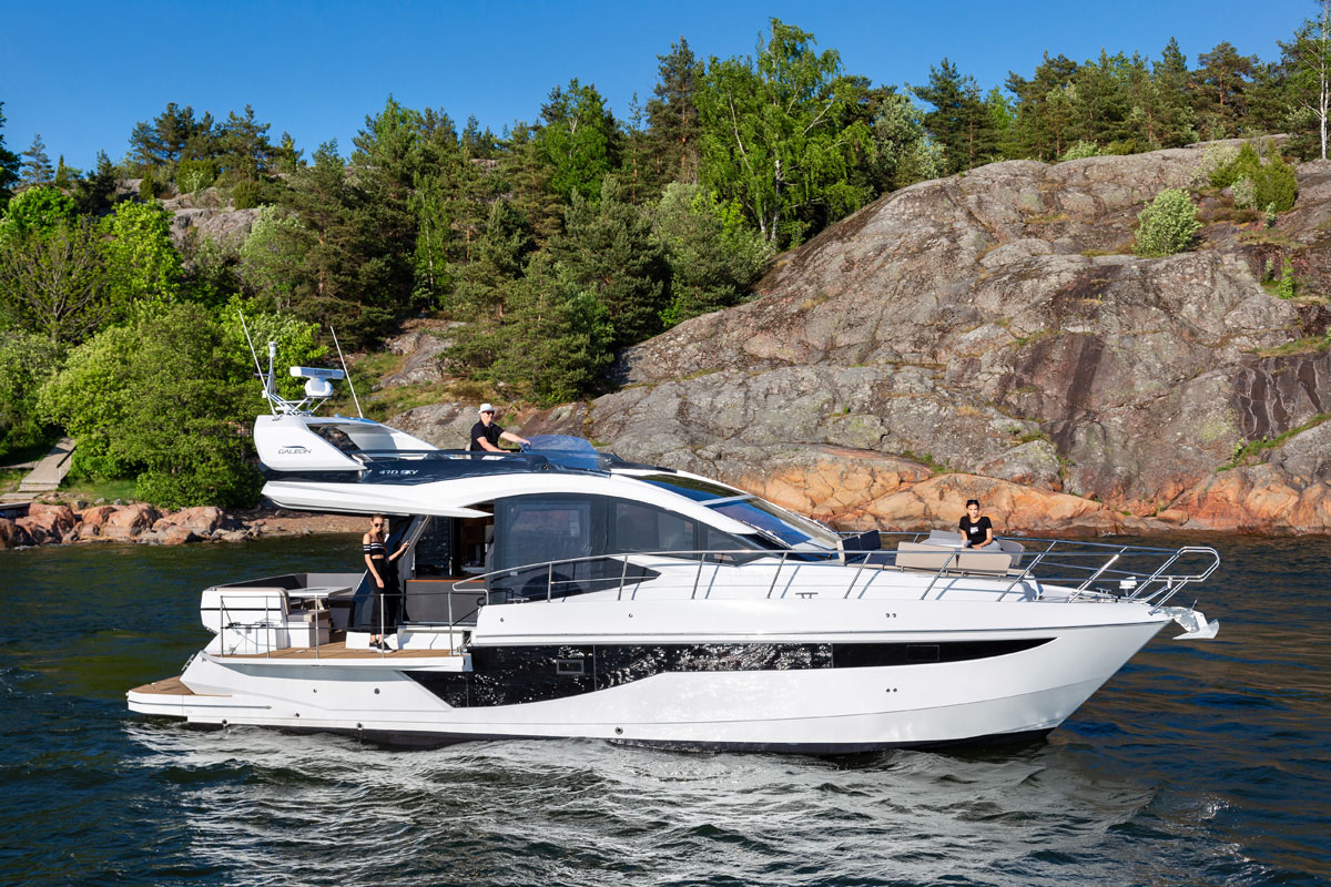 Galeon 470 SKYDECK beach mode droite