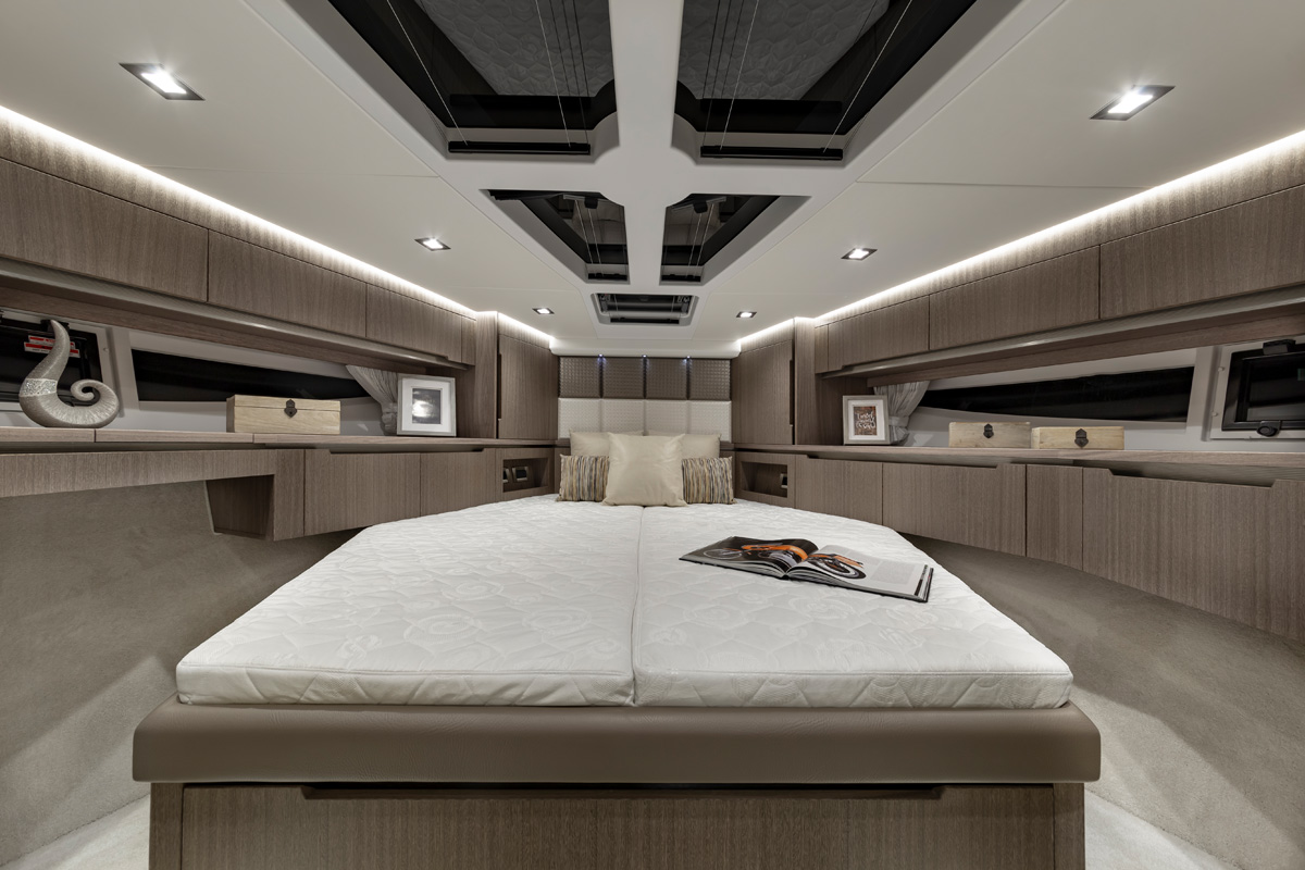 Galeon 470 SKYDECK cabine pointe