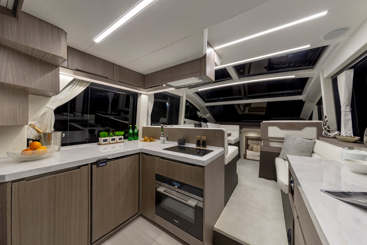 Galeon 470 SKYDECK cuisine