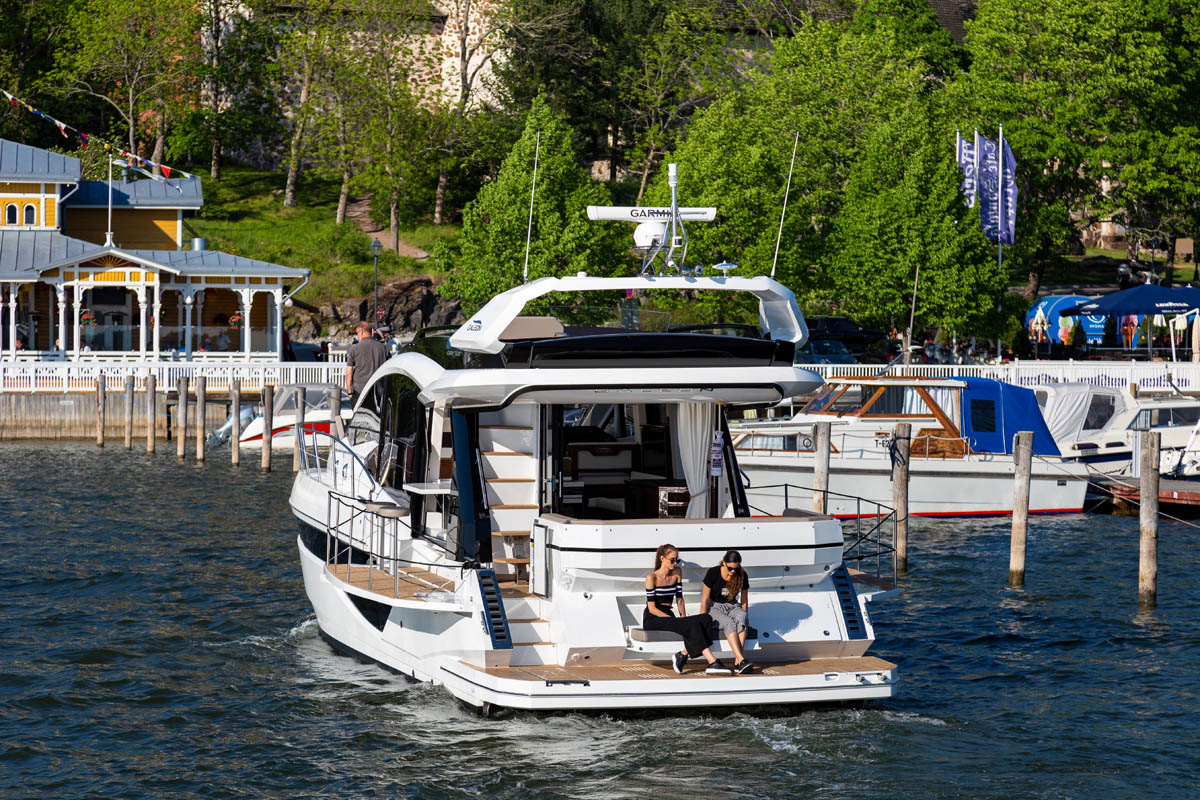 Galeon 470 SKYDECK exterieur arrière