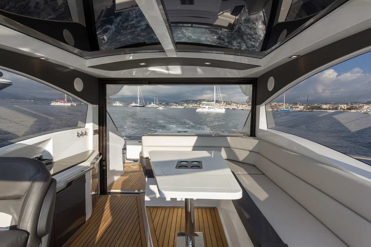 Galeon 485 HTS cockpit ouvert