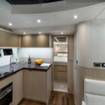 Galeon 485 HTS cuisine et cabine pointe