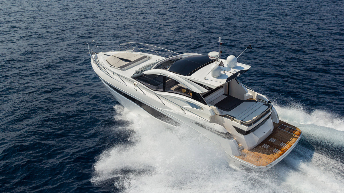 Galeon 485 HTS grand bain de soleil convertible