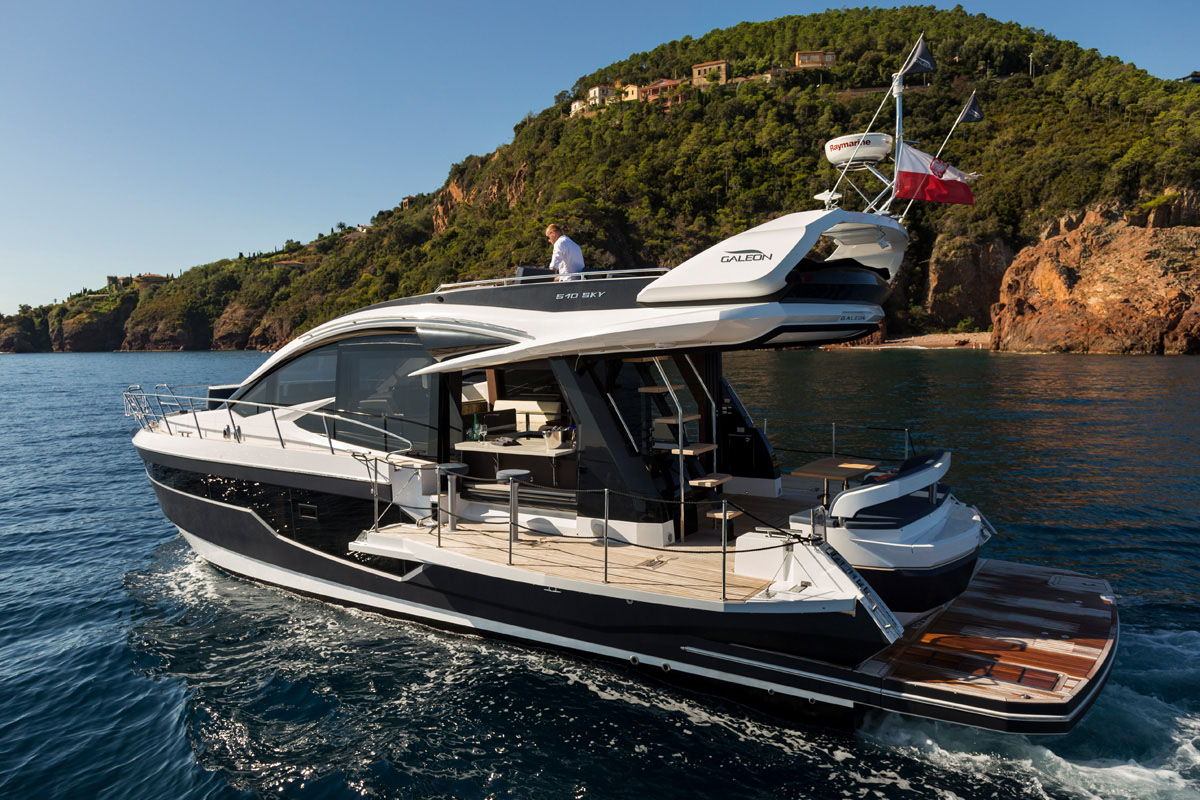 Galeon 510 SKYDECK beach mode bar