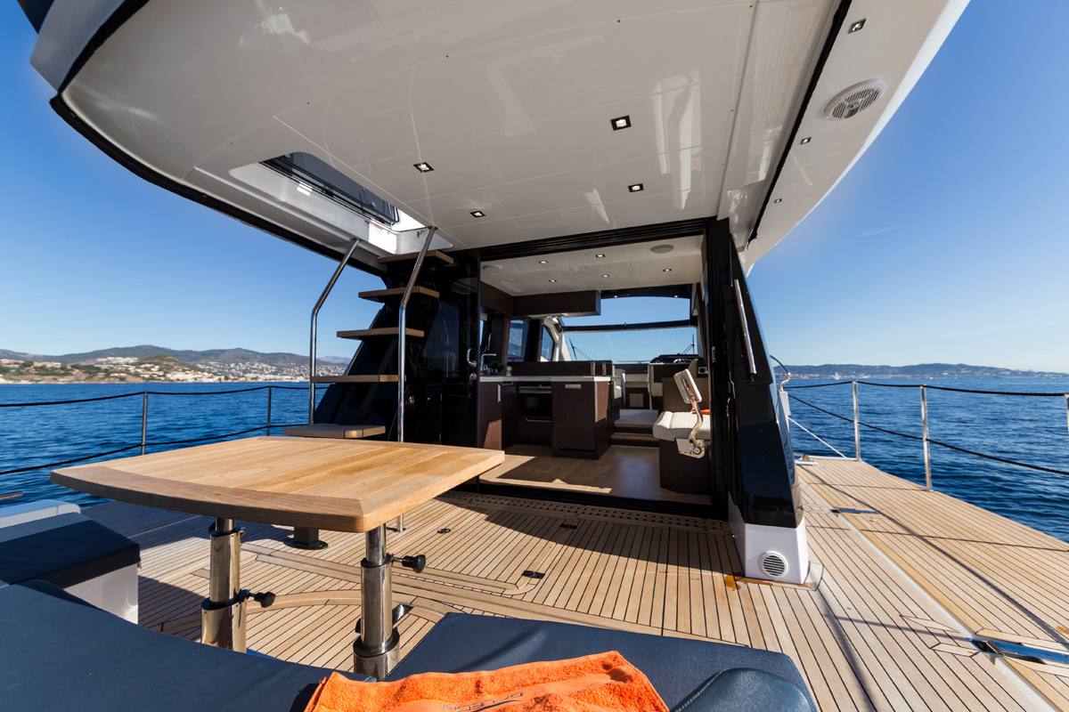 Galeon 510 SKYDECK cockpit ouvert