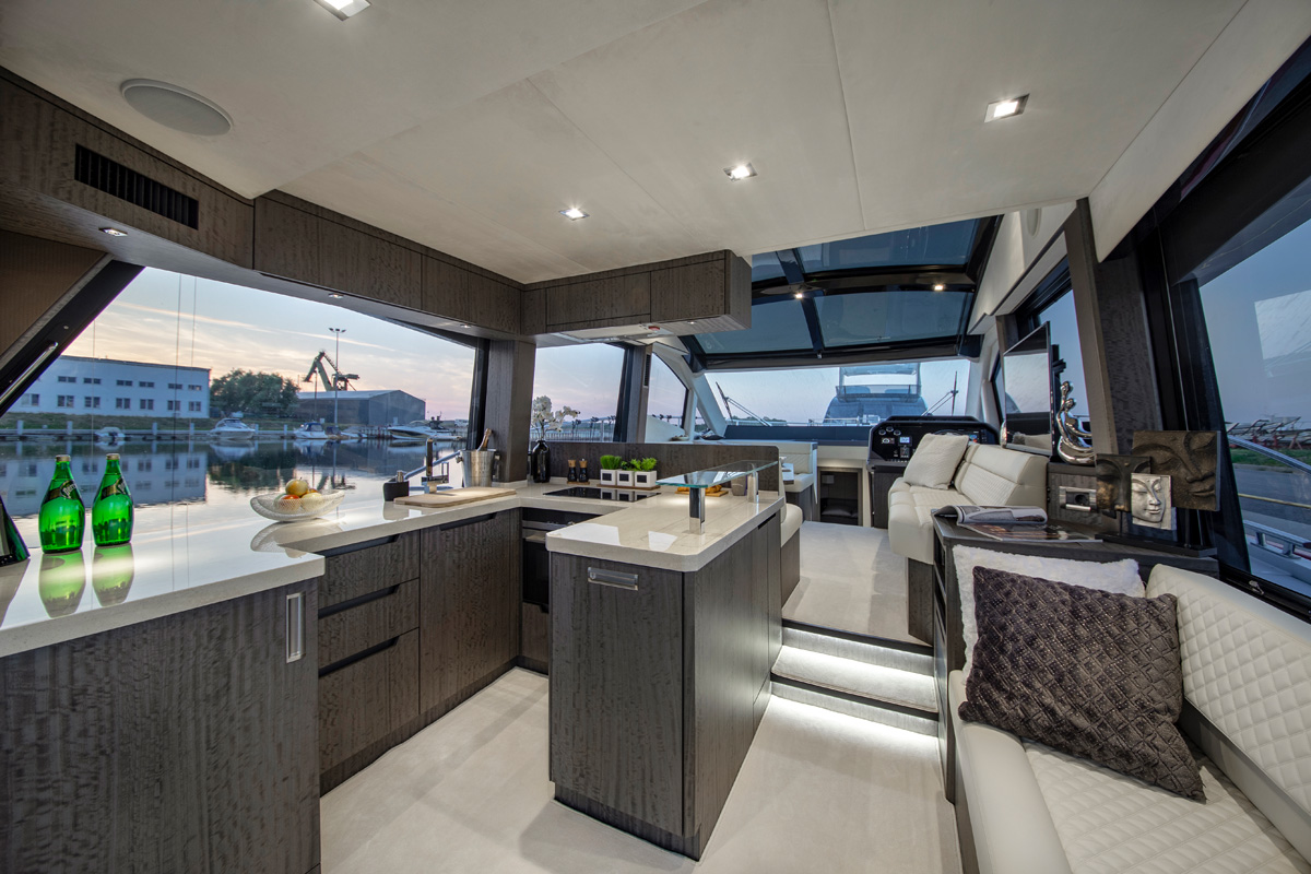 Galeon 510 SKYDECK cuisine