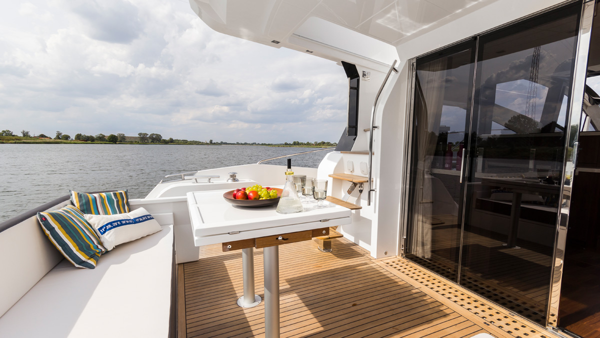 Galeon 560 SKYDECK cockpit fermé