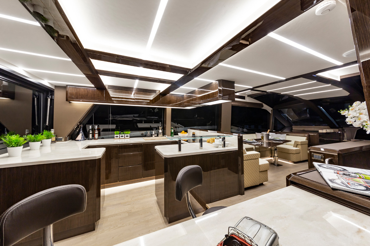 Galeon 640 FLY kitchen