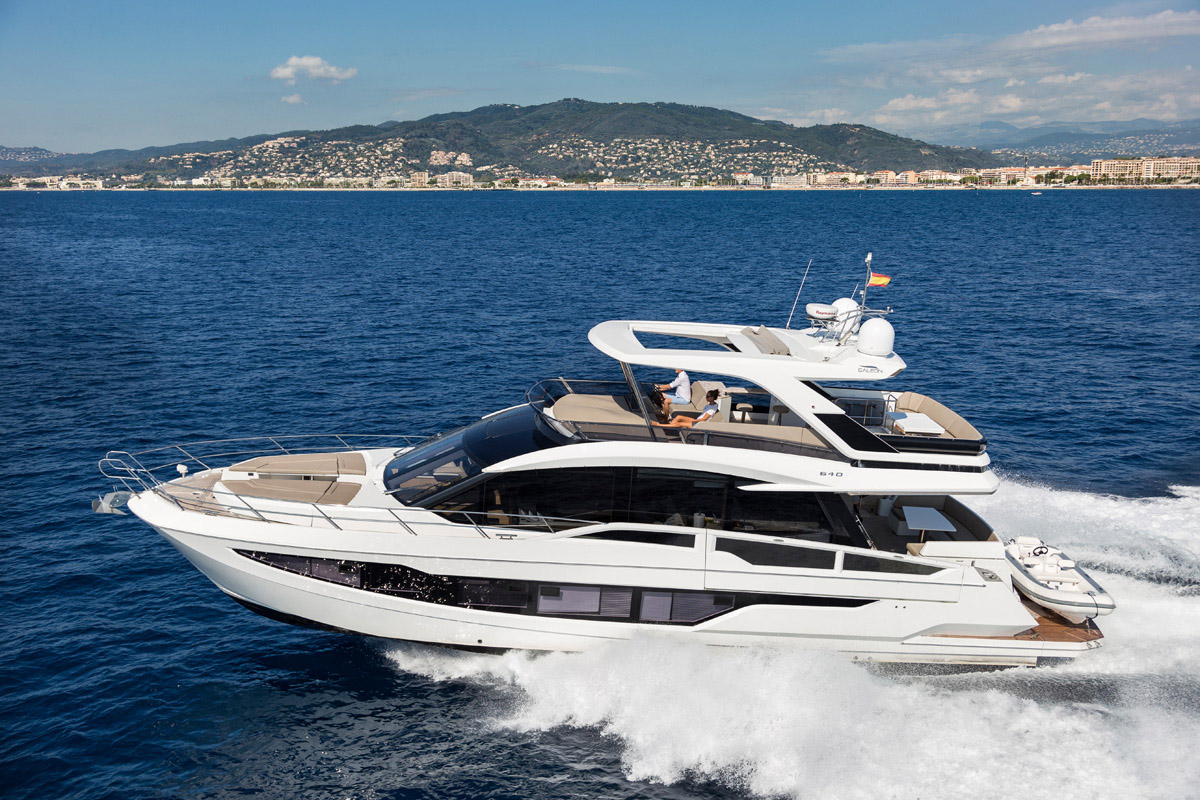 Galeon 640 FLY exterior