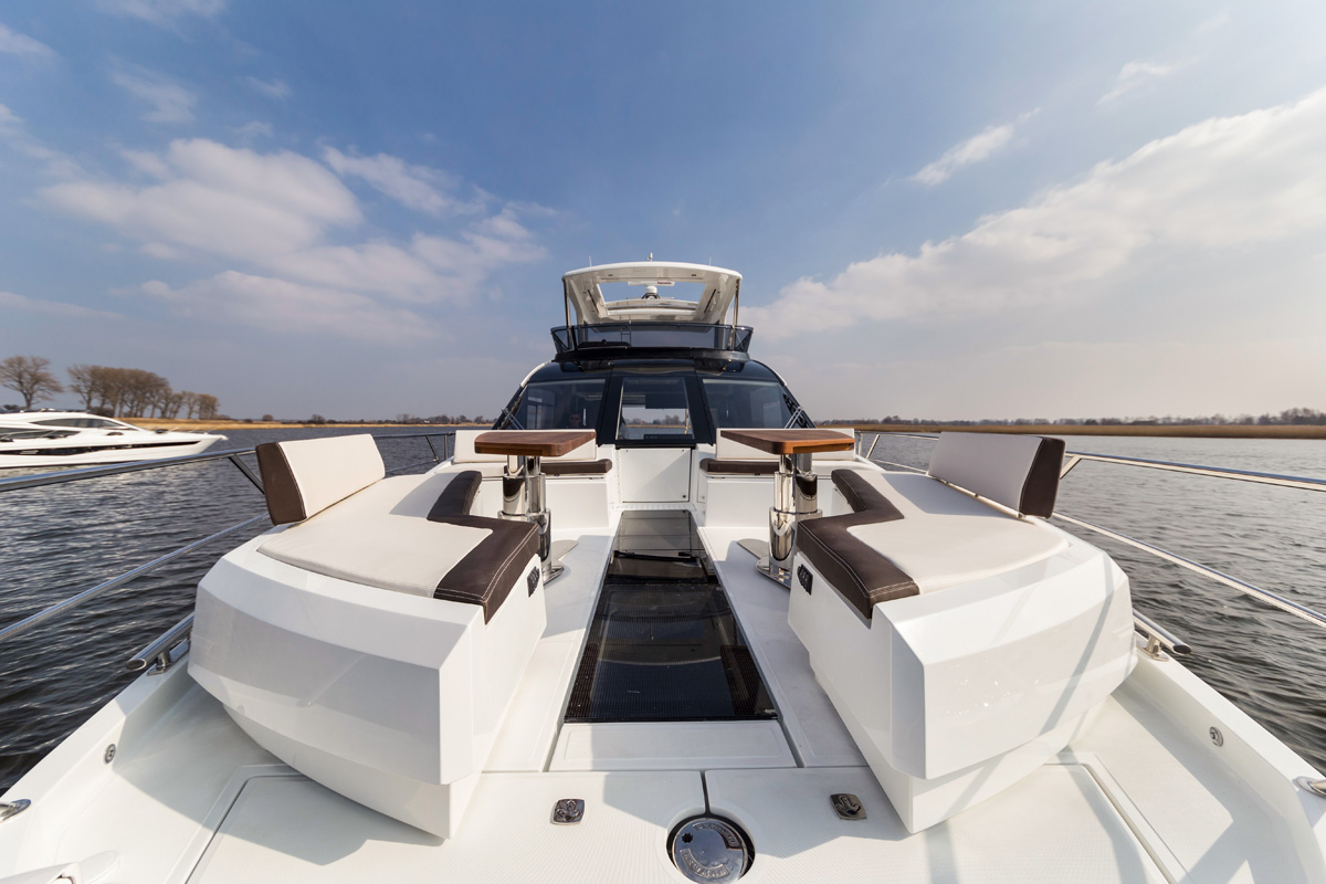 Galeon 640 FLY salon avant convertible