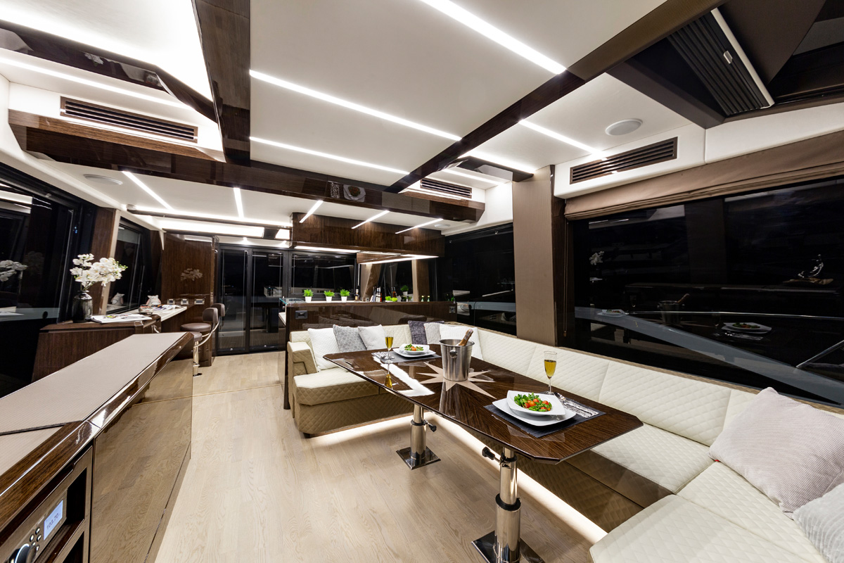 Galeon 640 FLY saloon