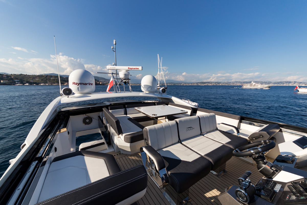 Galeon 650 SKYDECK aménagements sky