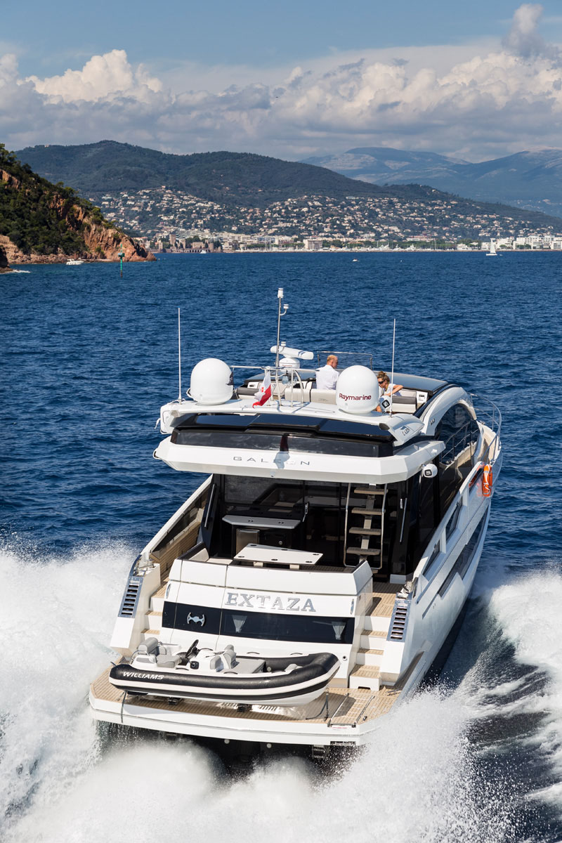 Galeon 650 SKYDECK arrière