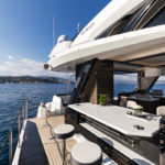 Galeon 650 SKYDECK bar beach mode