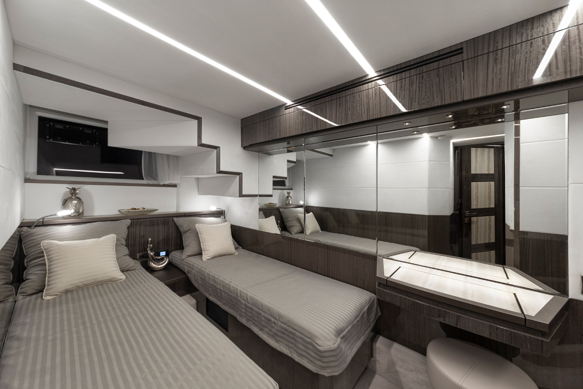 Galeon 650 SKYDECK cabine double