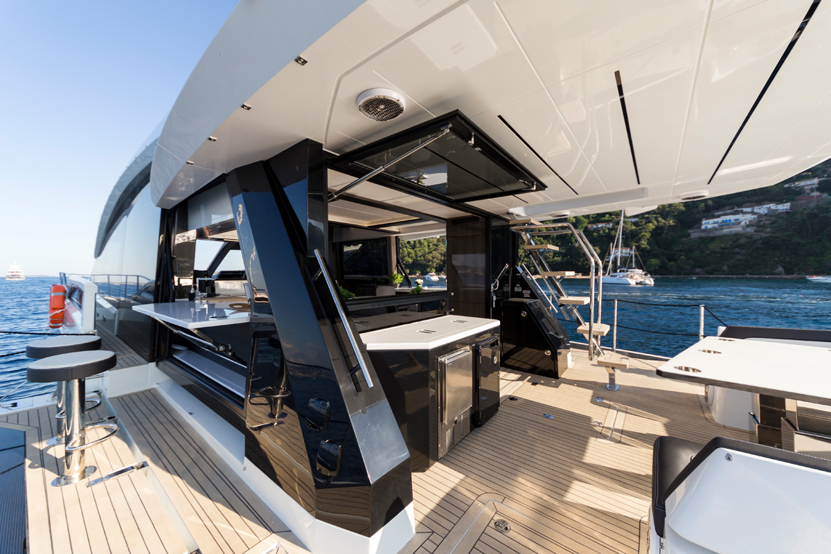 Galeon 650 SKYDECK cockpit ouvert