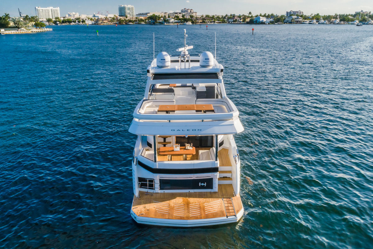 Galeon 680 FLY arrière