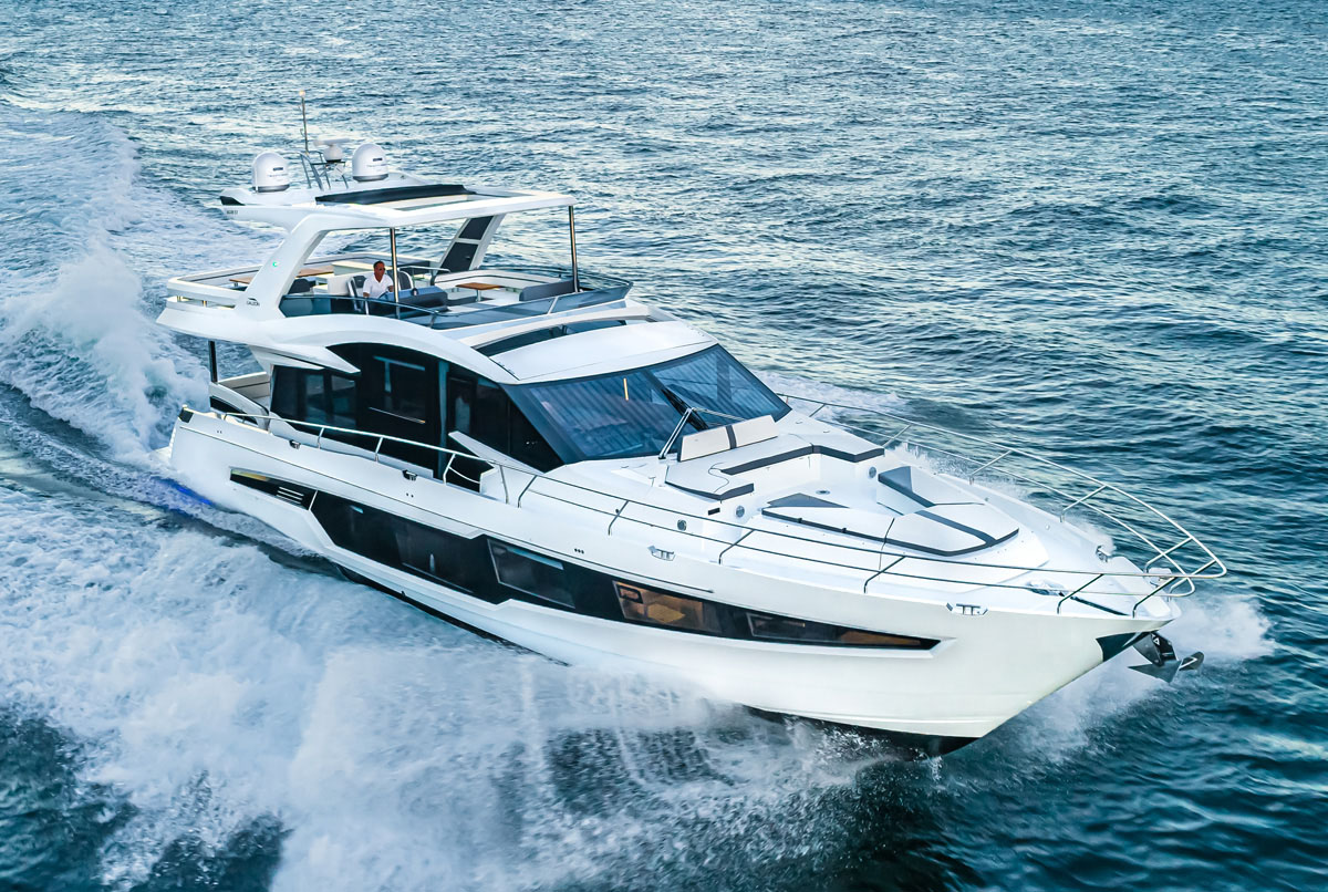 Galeon 680 FLY carré avant