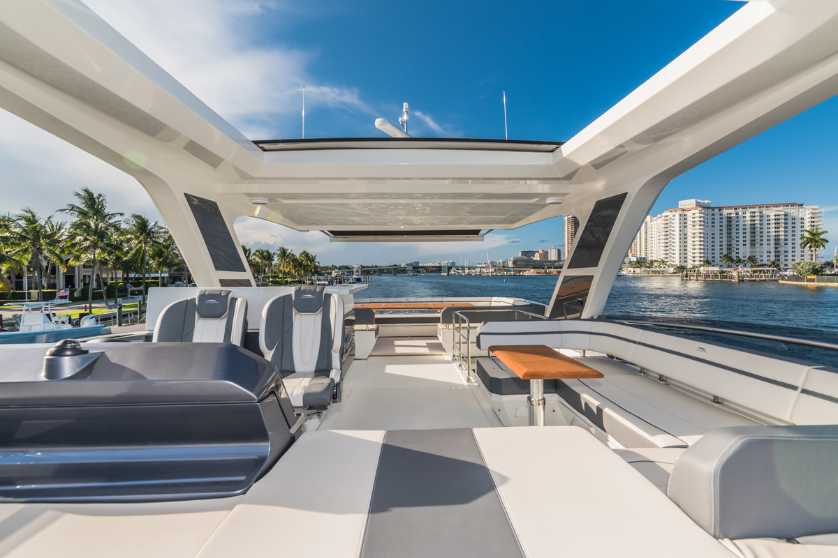 Galeon 680 FLY salon fly